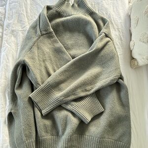 Elegant Women's Turtleneck Sweater in Gray